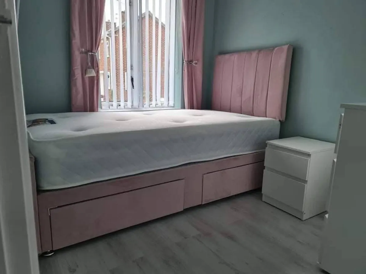 Plush velvet divan bed and mattress - Image 3