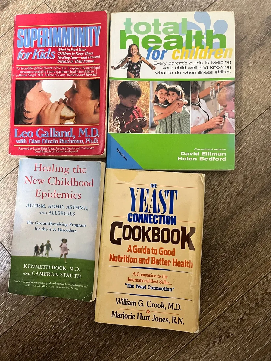Four Medical books - Image 1