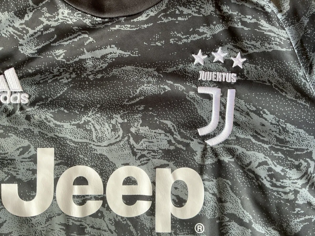 Adidas tee shirt - Image 3