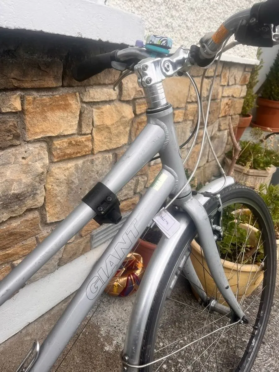 ladies hybrid bike - Image 1