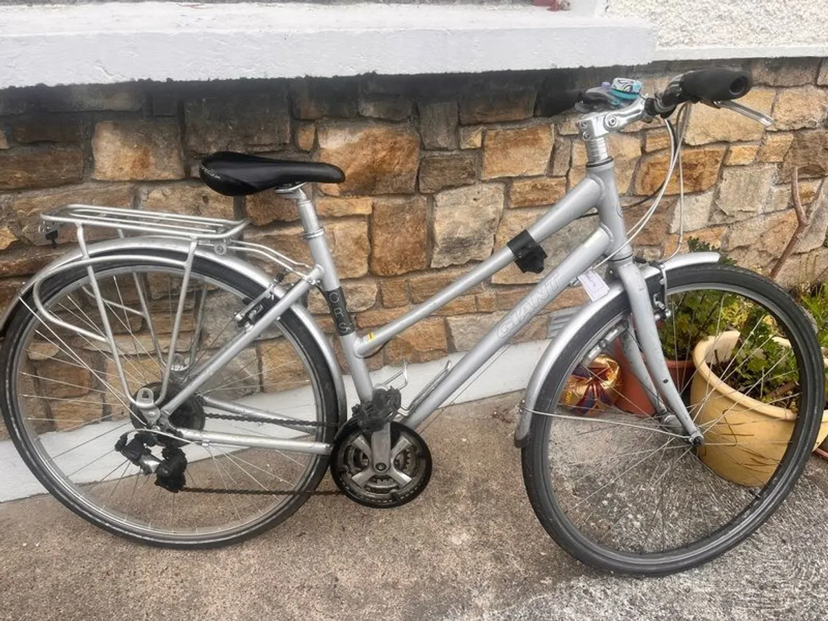 ladies hybrid bike - Image 3