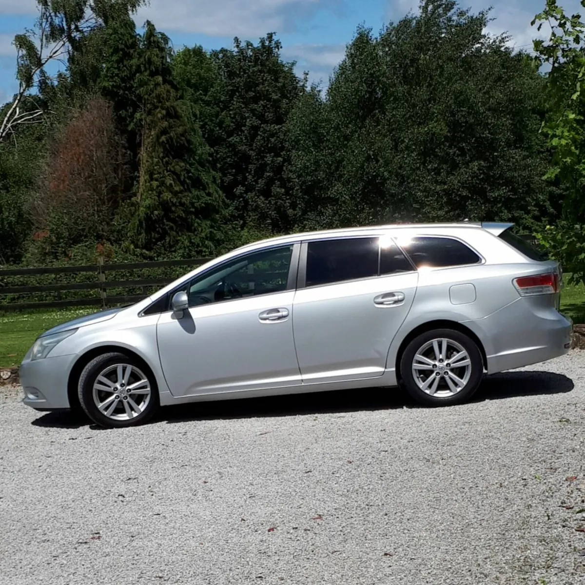 Toyota Avensis D4D TR 5DR 2009 - Image 1
