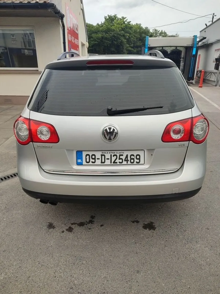 2009 Volkswagen Passat - Image 4