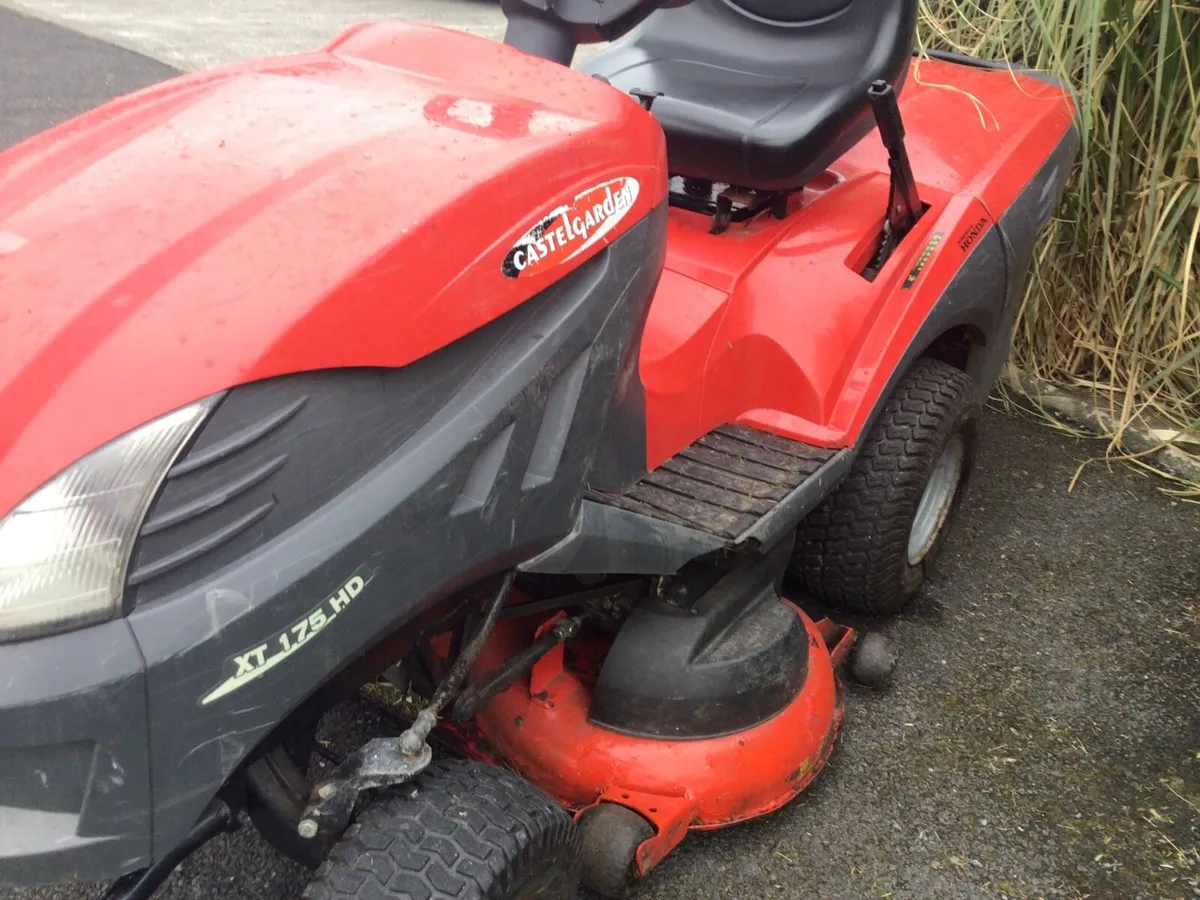 Castlegarden 18 HP hydro ride on lawnmower - Image 4