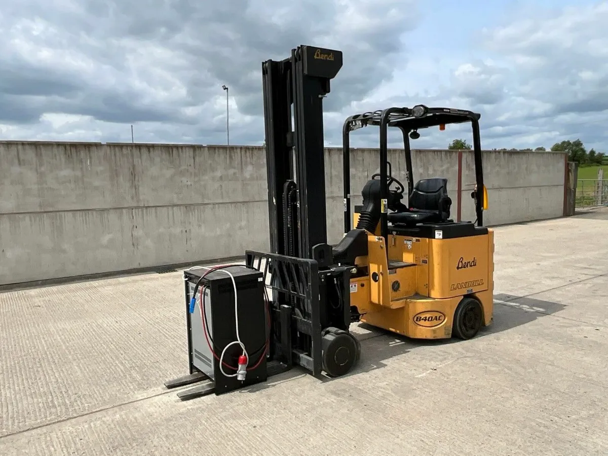 BENDI LANDOLL B40AC ARTICULATED 4 TON FORKLIFT - Image 1