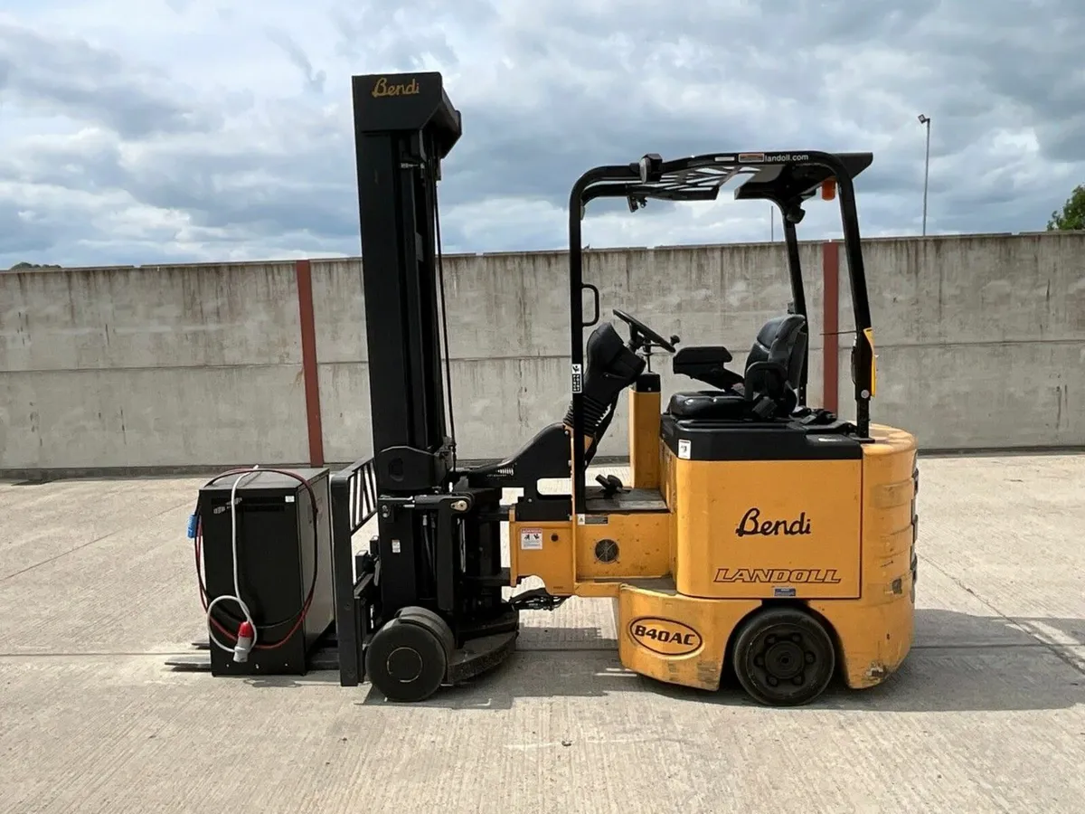 BENDI LANDOLL B40AC ARTICULATED 4 TON FORKLIFT - Image 3