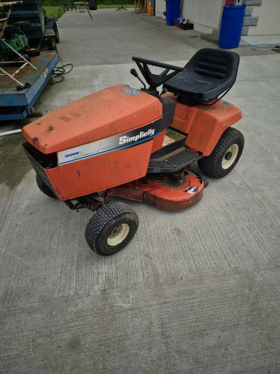 Ride on mower - Image 1