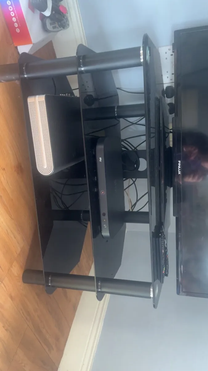 Glass tv unit - Image 1