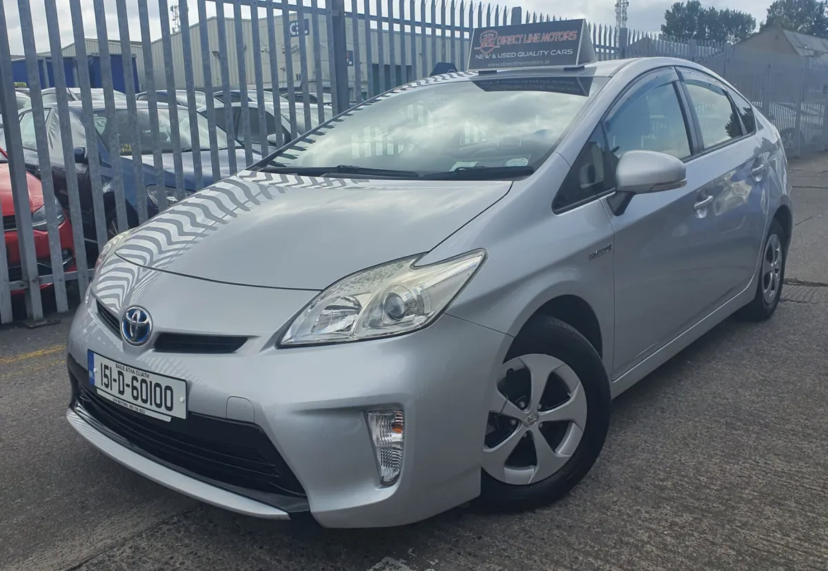 2015 Toyota Prius (VERY LOW  MILAGE) - Image 2