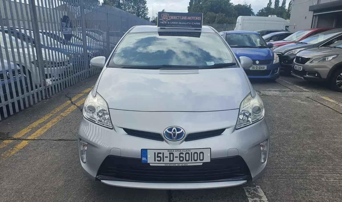 2015 Toyota Prius (VERY LOW  MILAGE) - Image 3