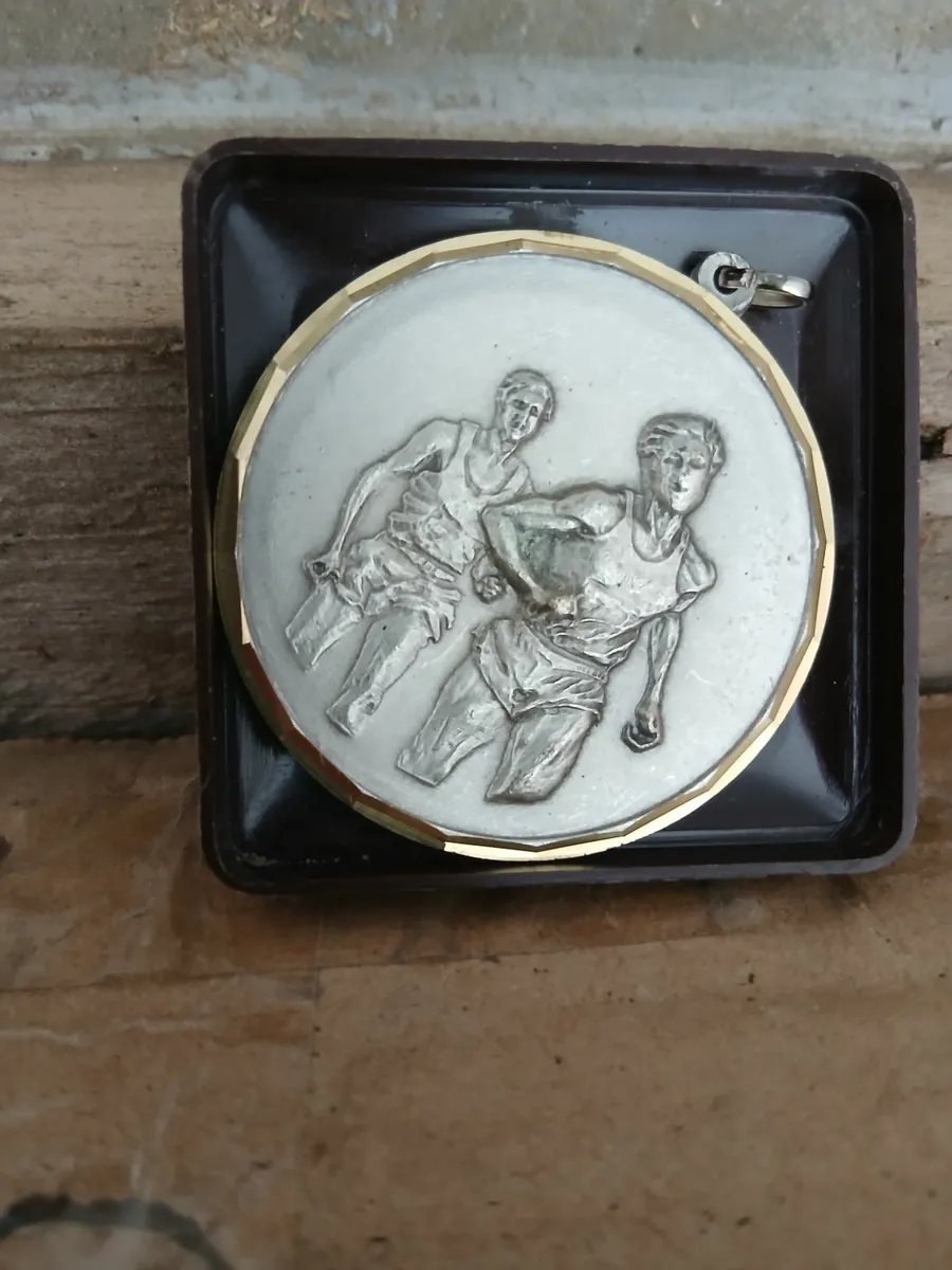 Running medallion - Image 2