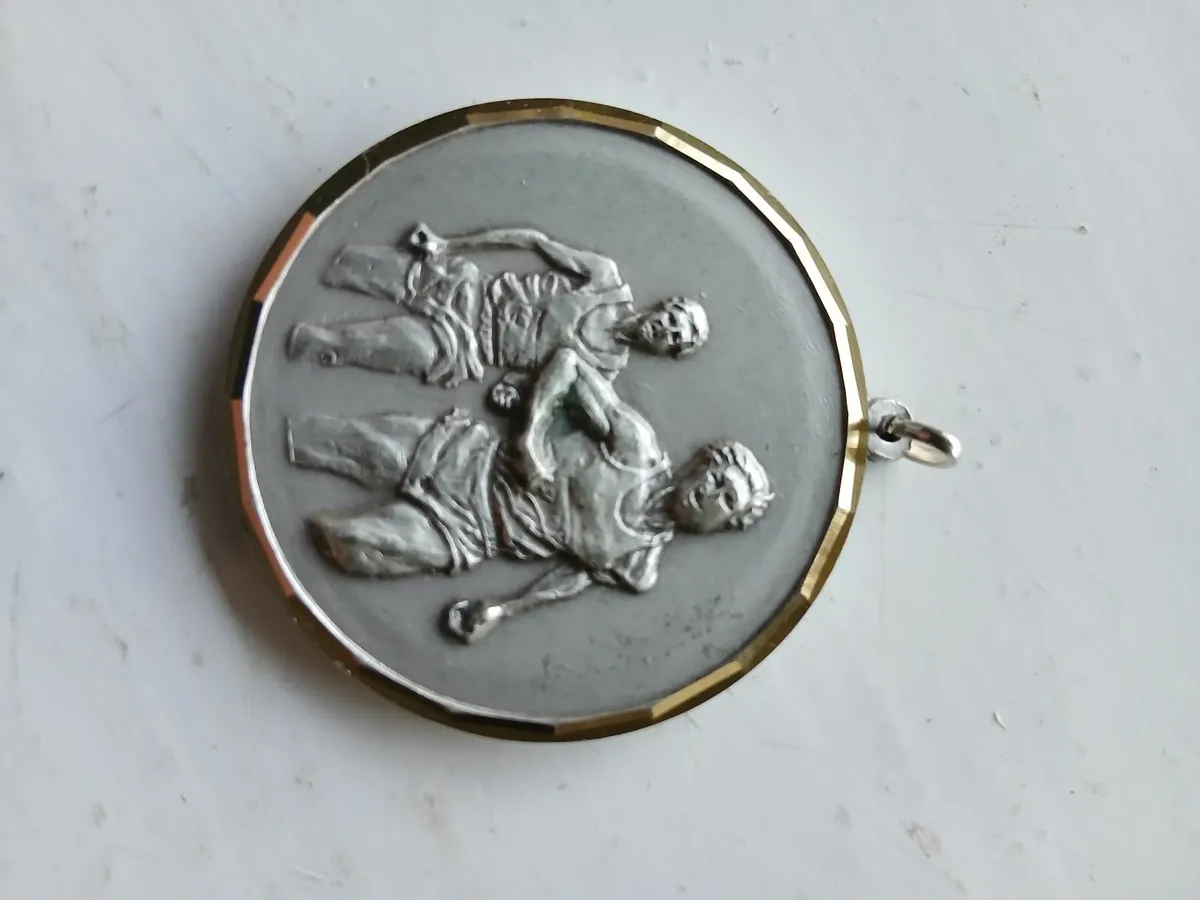 Running medallion - Image 3