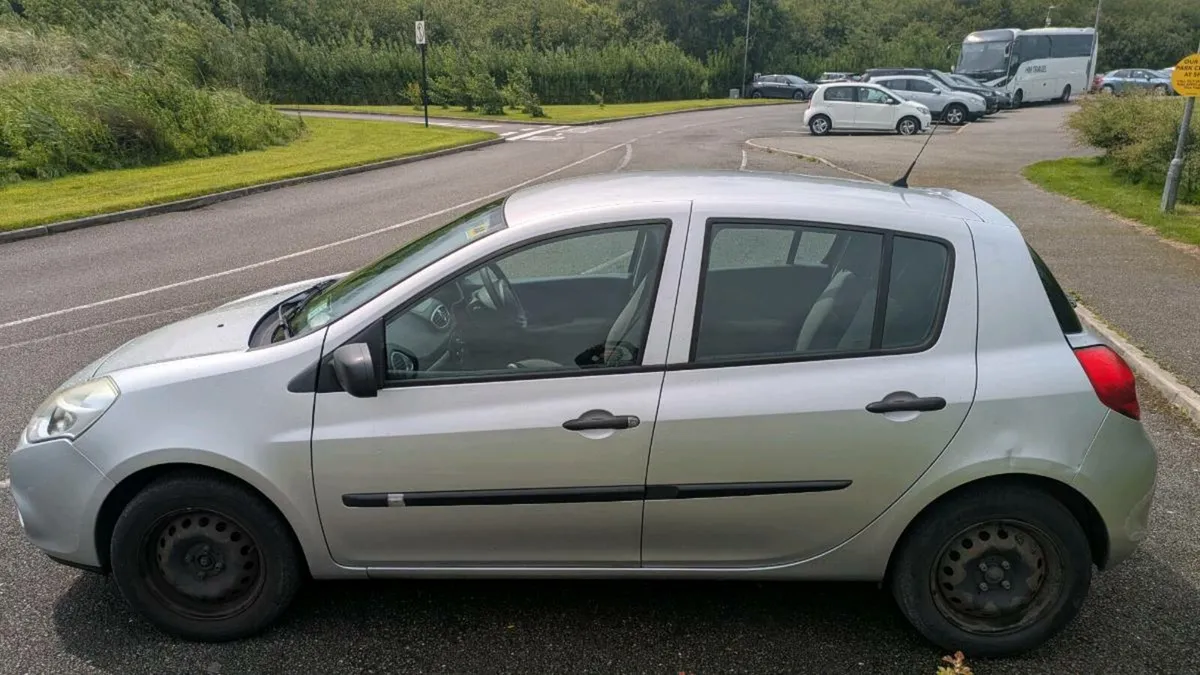 Renault Clio 2012 - Image 2
