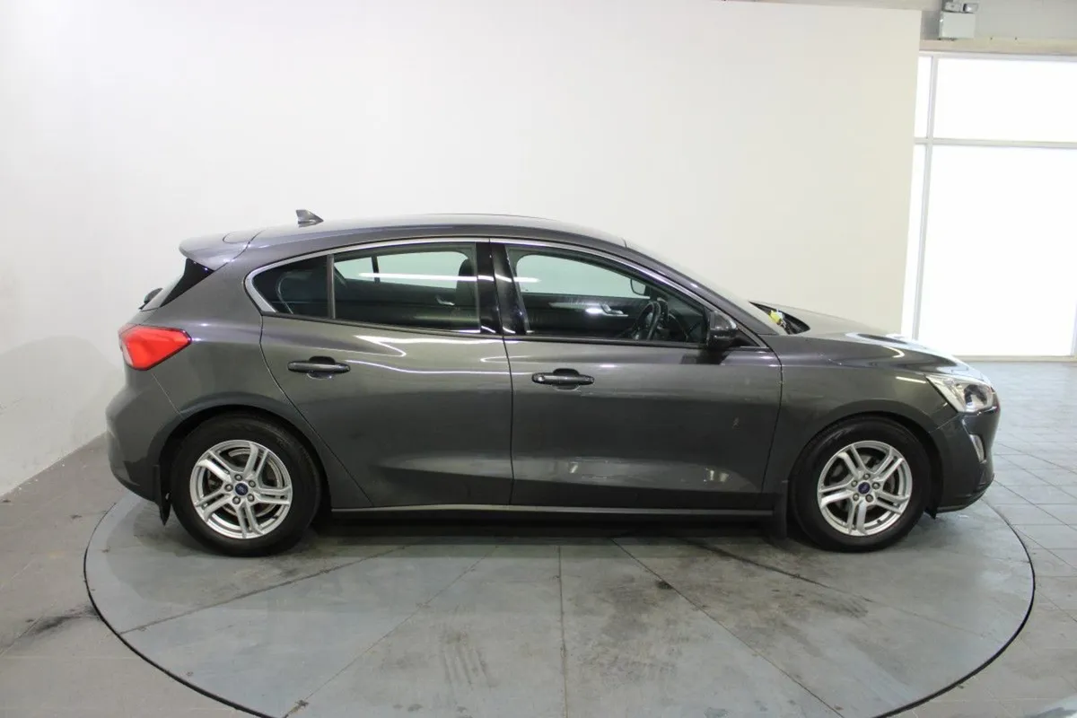Ford Focus 1.5 Tdci 95ps Zetec - Image 3