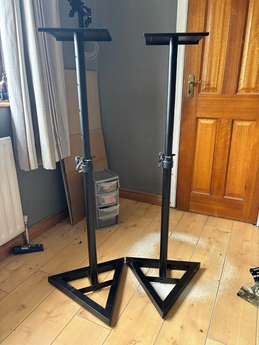Triangle base Audio monitor stands - Image 1