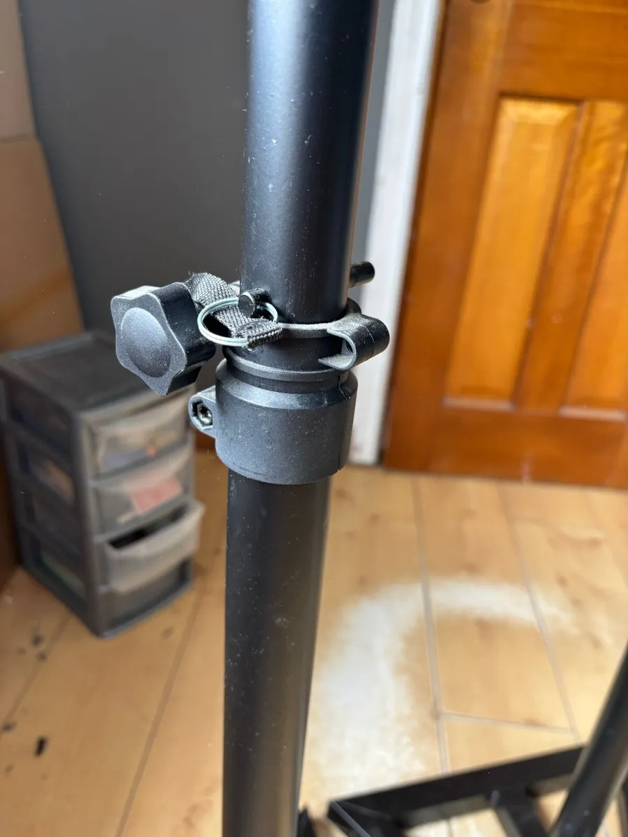 Triangle base Audio monitor stands - Image 4