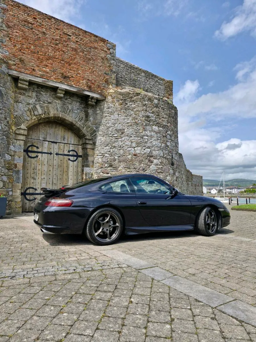 2001 Porsche 911 carrera 4 - BLack-well Maintained - Image 1