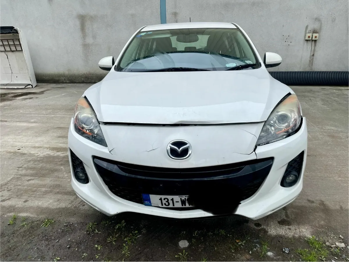 2013 Mazda 3  SPORT  **Light damage** - Image 2
