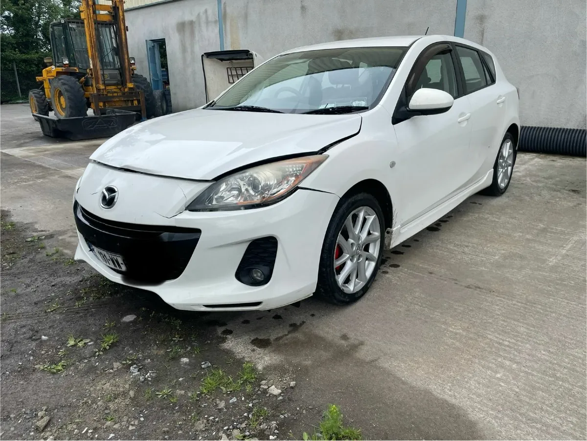 2013 Mazda 3  SPORT  **Light damage** - Image 3