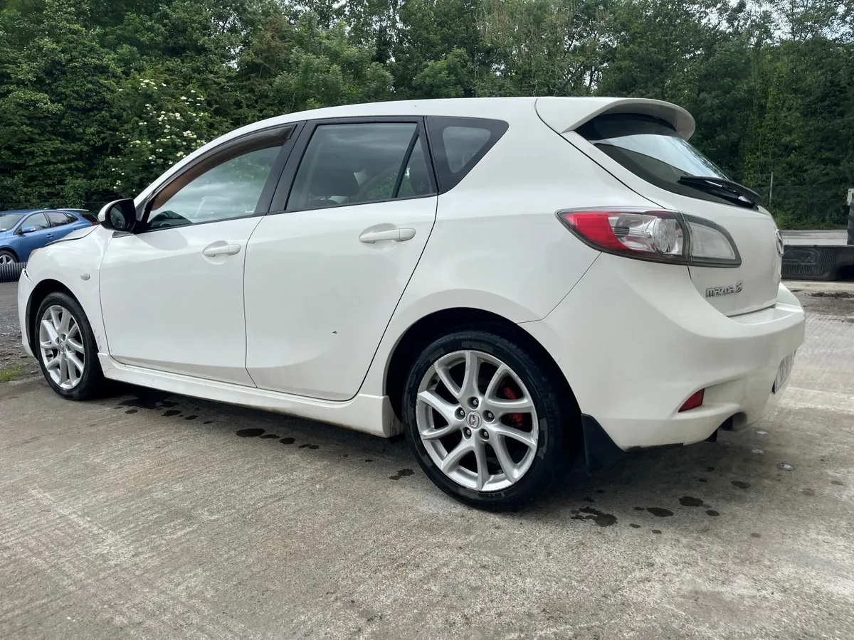 2013 Mazda 3  SPORT  **Light damage** - Image 4