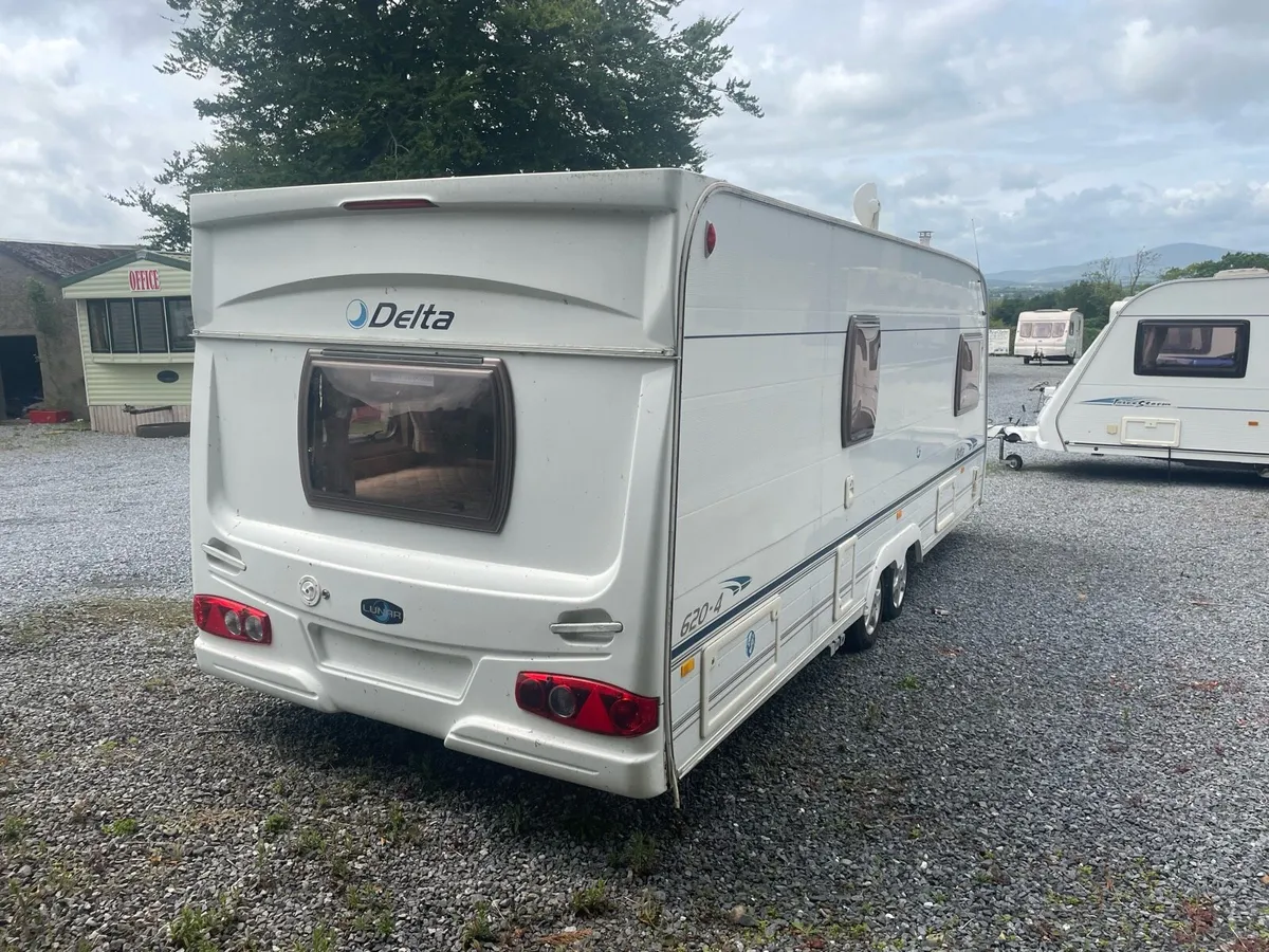 Fixed bed caravan - Image 3