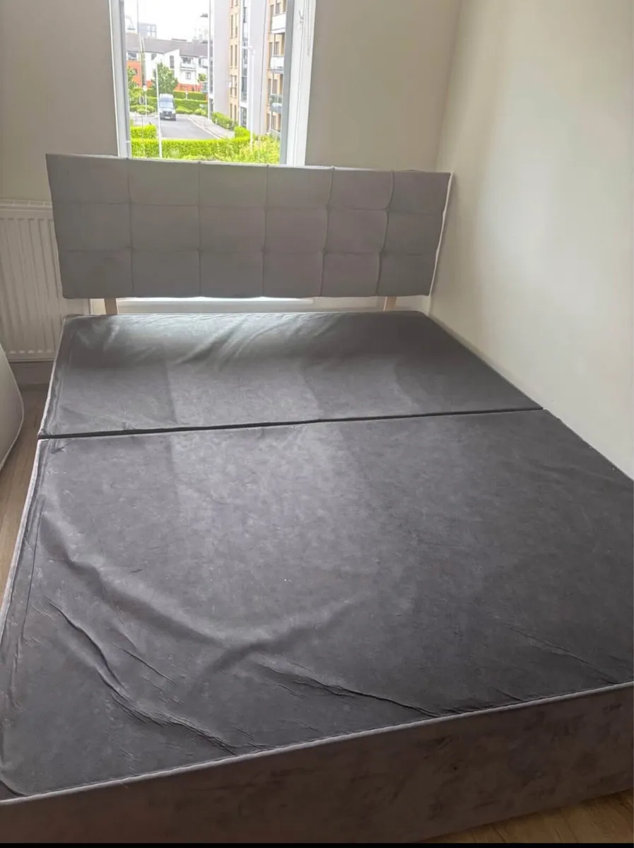 Bed frame - Image 1