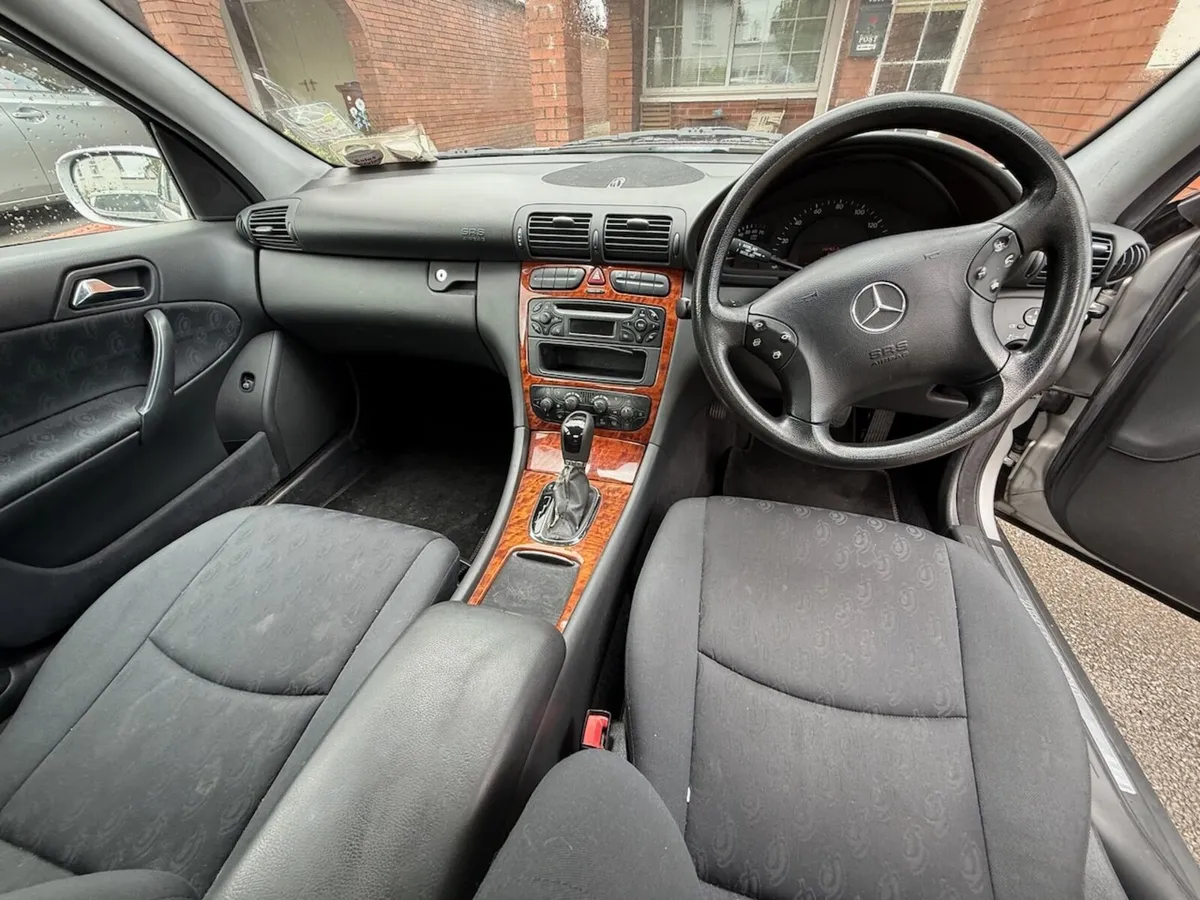 Mercedes-Benz C-Class 2002 - Image 3