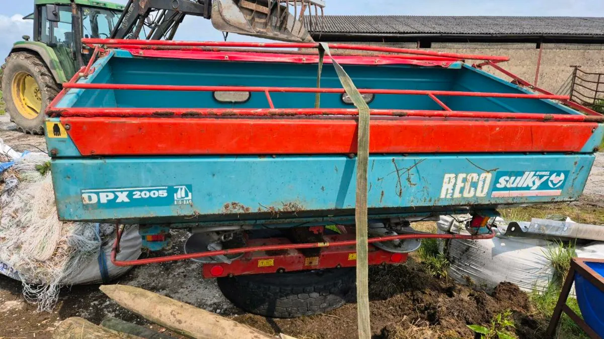 Fertiliser spreader - Image 2