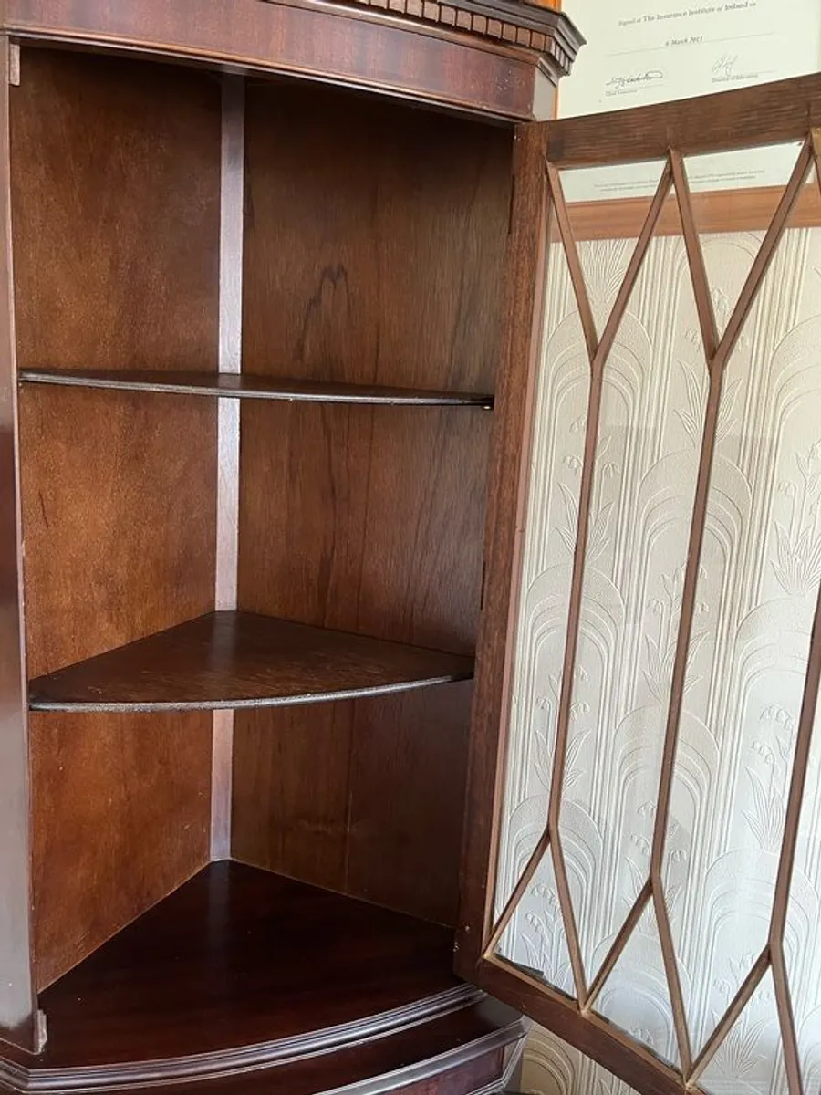 China cabinet - Image 3