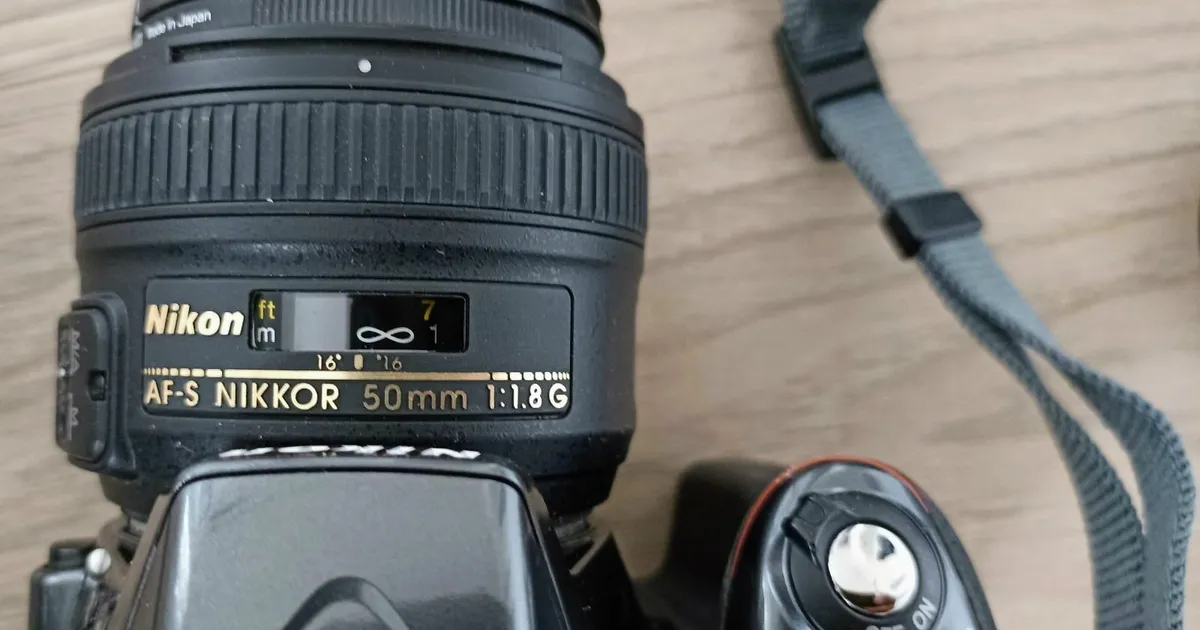 Nikon D3300 plus kit - Image 1