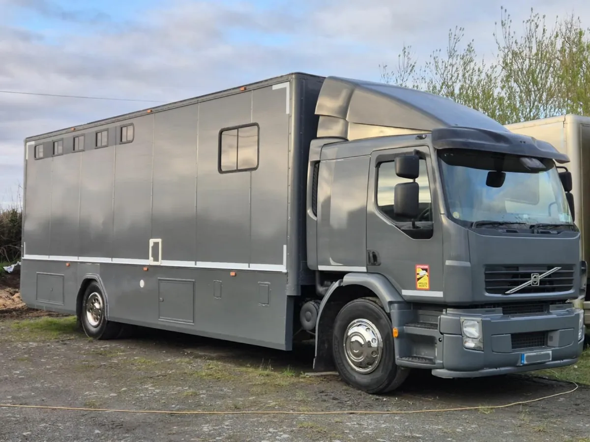 Horse Lorry - Image 1