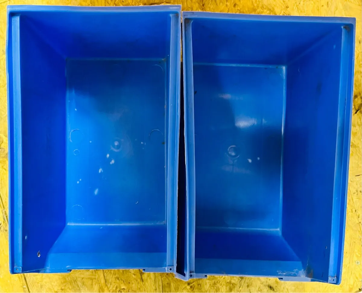 Quick sale of hard plastic boxes - Image 2