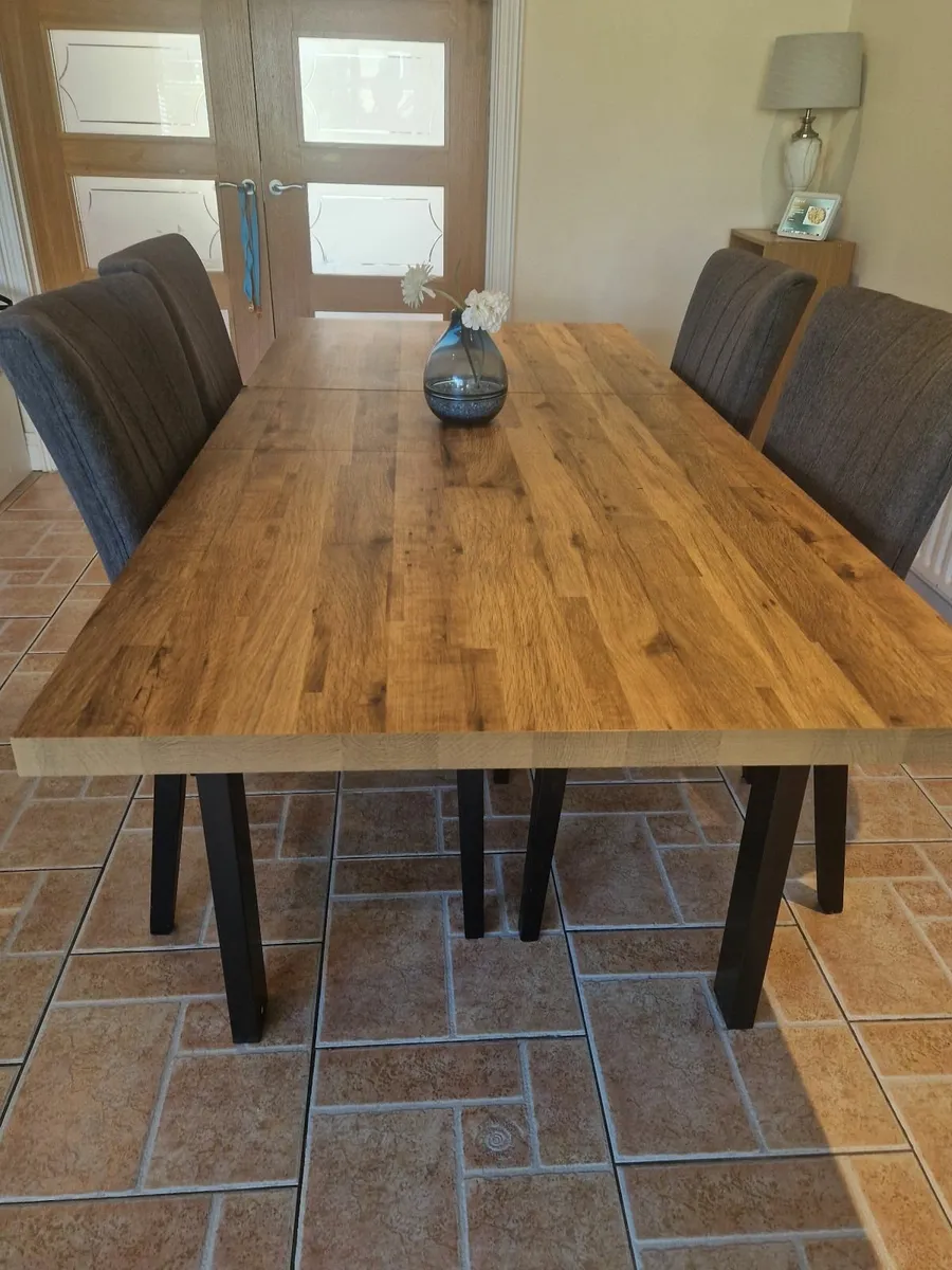 Dining table / chairs - Image 1