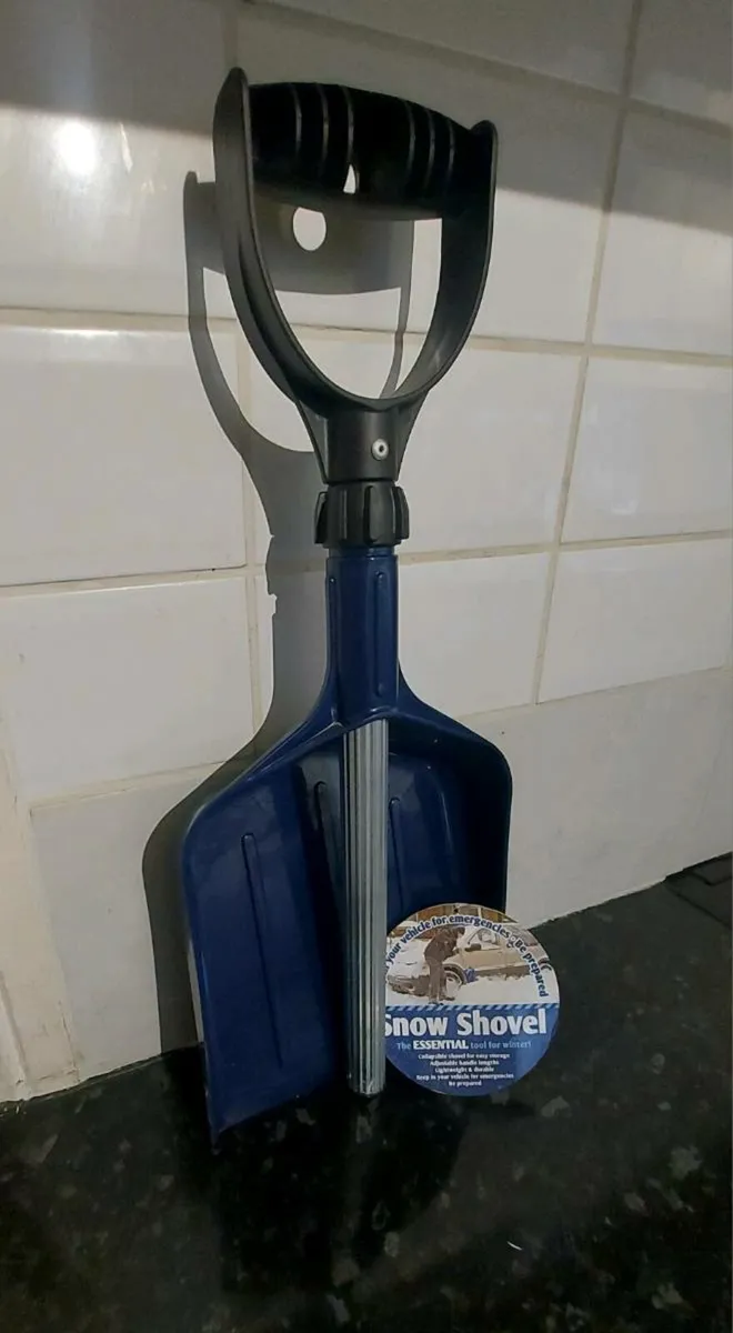 Collapsible shovels €10 each - Image 1