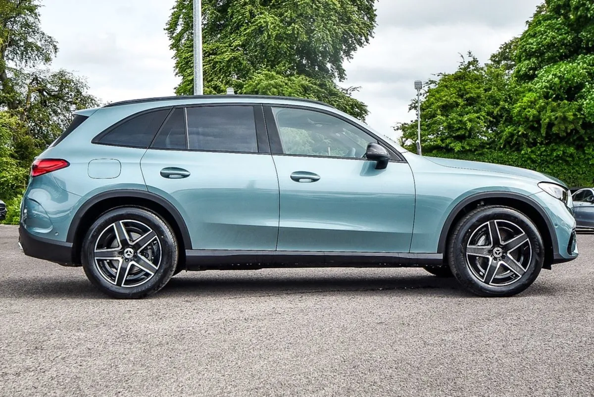 Mercedes-Benz GLC-Class 220d AMG 4matic Pan Roof - Image 3