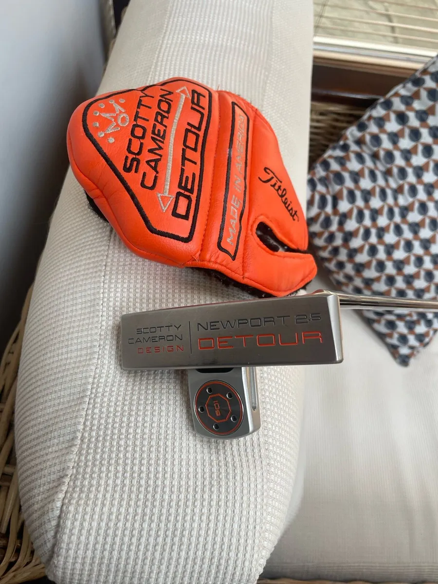 Scotty Cameron Design Newport 2.5 Detour Putter - Image 2