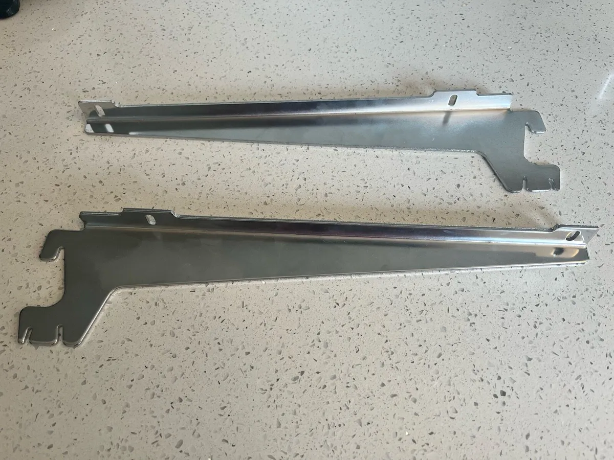 Shelf brackets - Image 1
