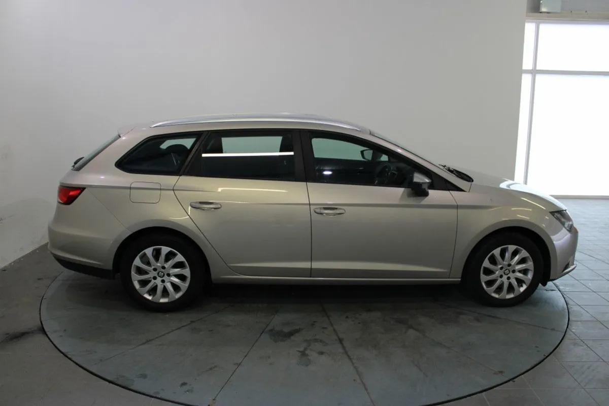 SEAT Leon ST 1.6 TDI 90 PS SE Estate - Image 4