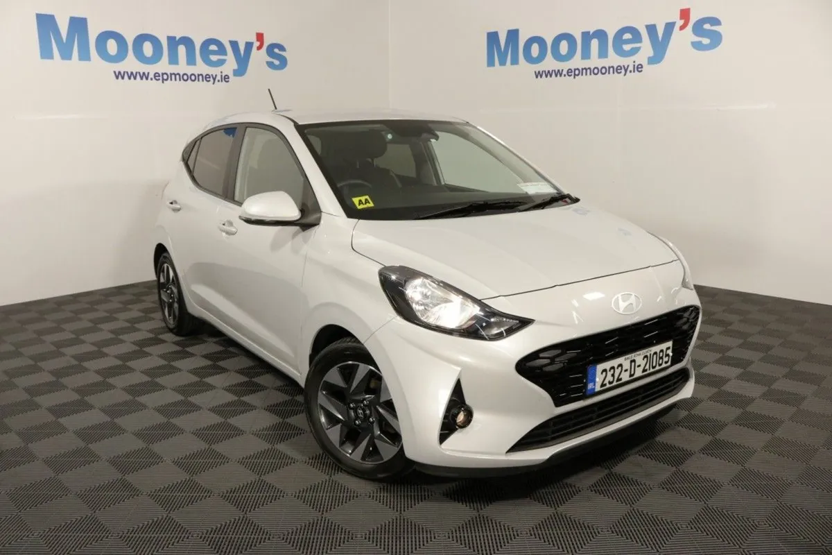 Hyundai i10 Deluxe Plus 1.0l Petrol Hatchback - Image 1