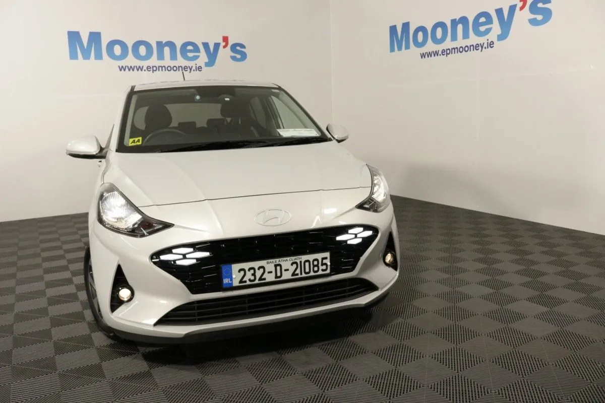 Hyundai i10 Deluxe Plus 1.0l Petrol Hatchback - Image 2