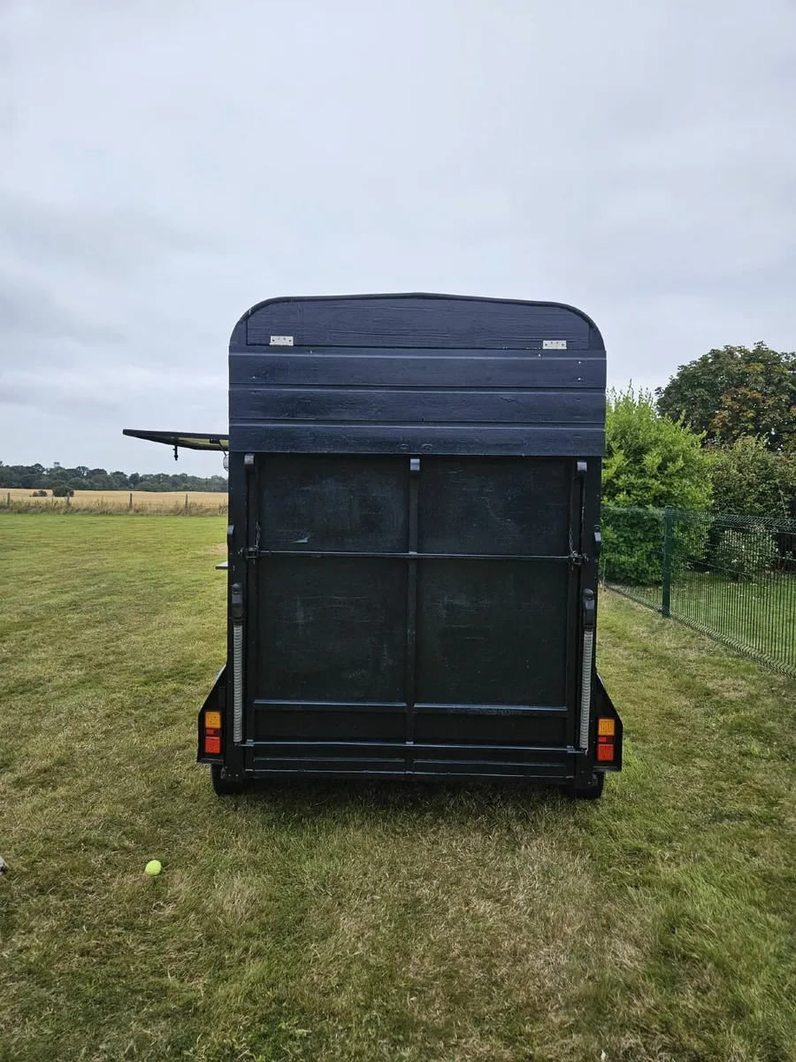 Converted horse box - Image 4