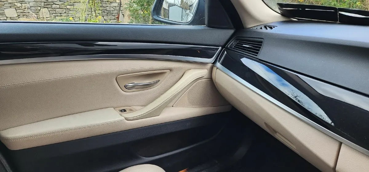 BMW 5-Series 2015 - Image 2