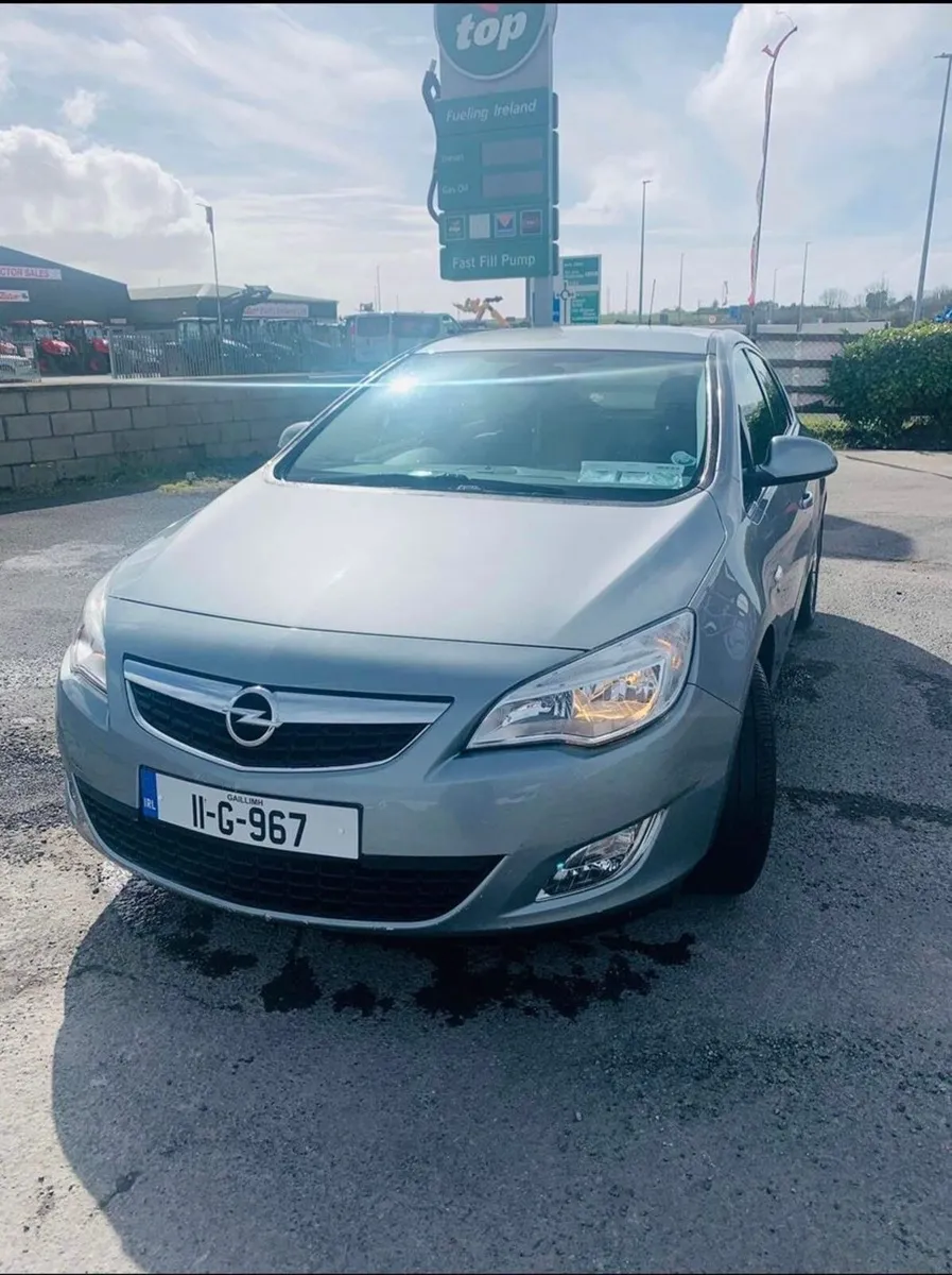 2011 Opel Astra CDTi - Image 1