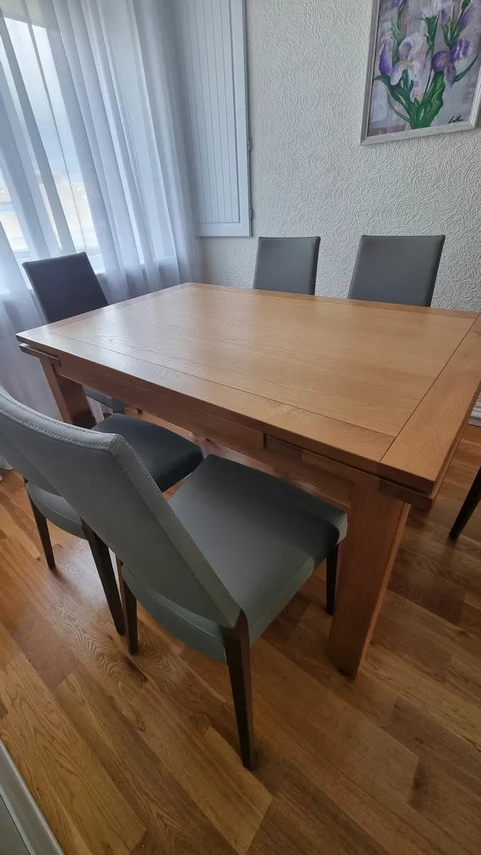 Dining room table and 6 chairs - Image 1