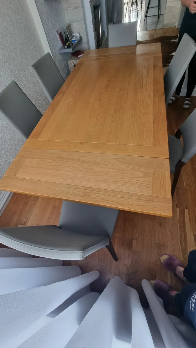 Dining room table and 6 chairs - Image 2