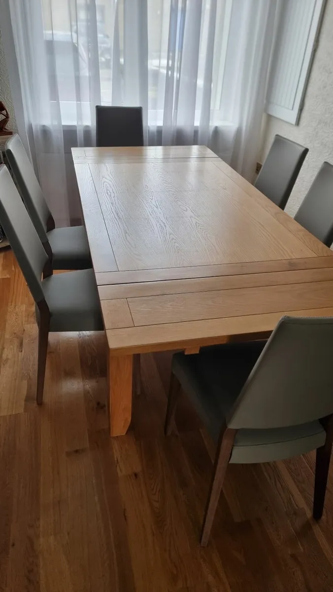 Dining room table and 6 chairs - Image 4