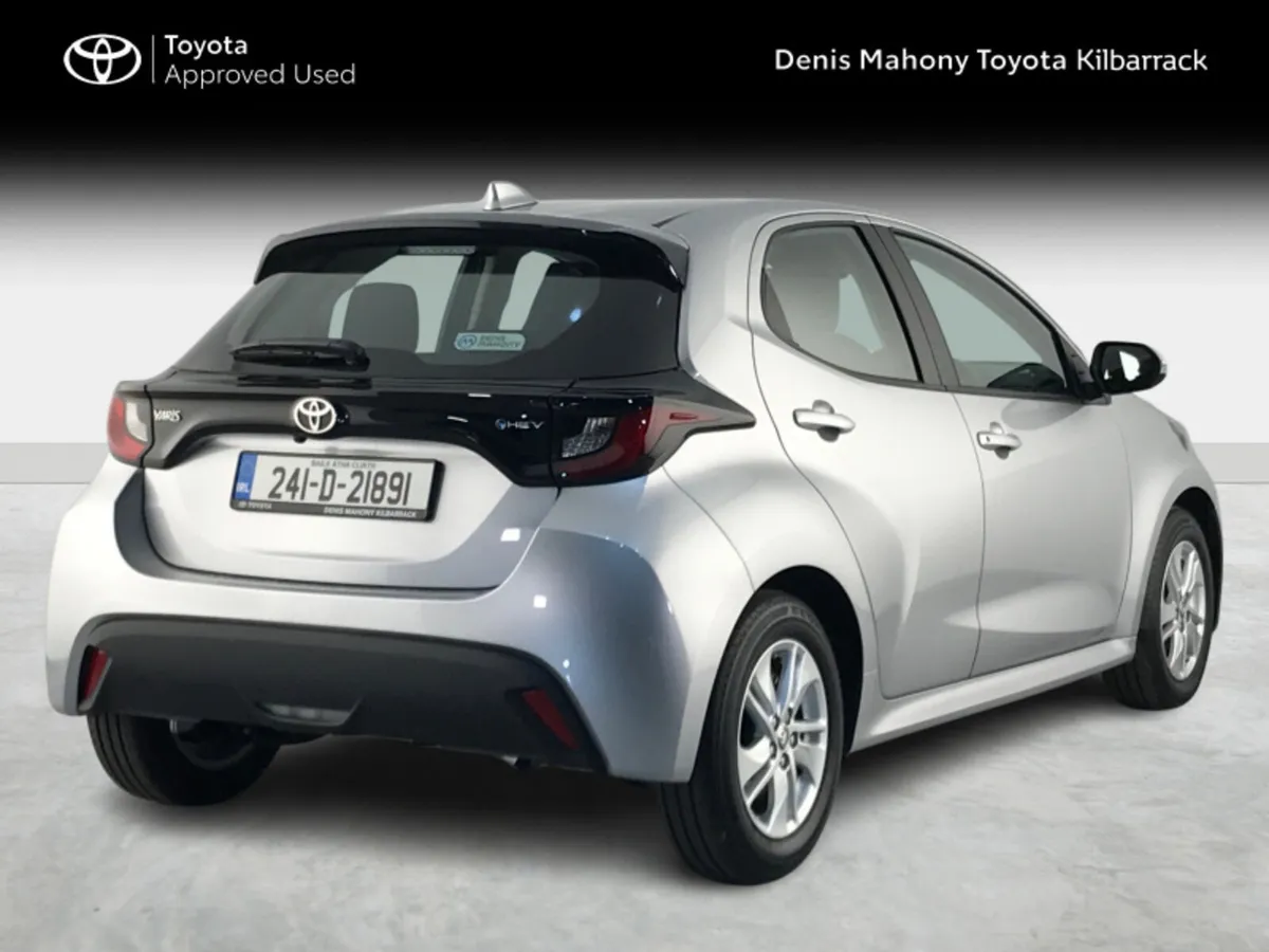 Toyota Yaris YARIS HYBRID 1.5 LUNA - Image 2