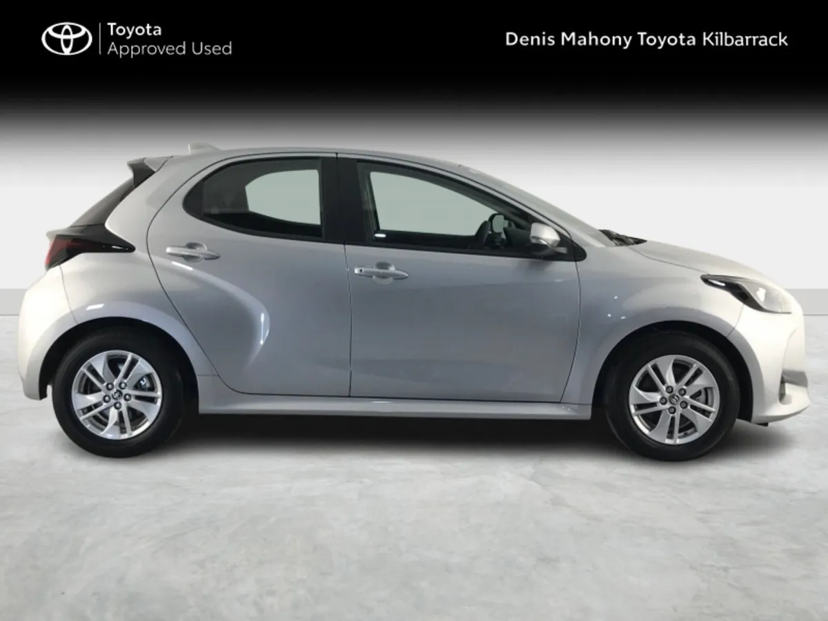 Toyota Yaris YARIS HYBRID 1.5 LUNA - Image 3
