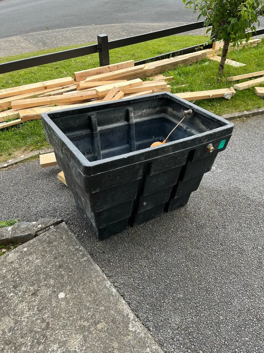 2 Water tanks - Image 1