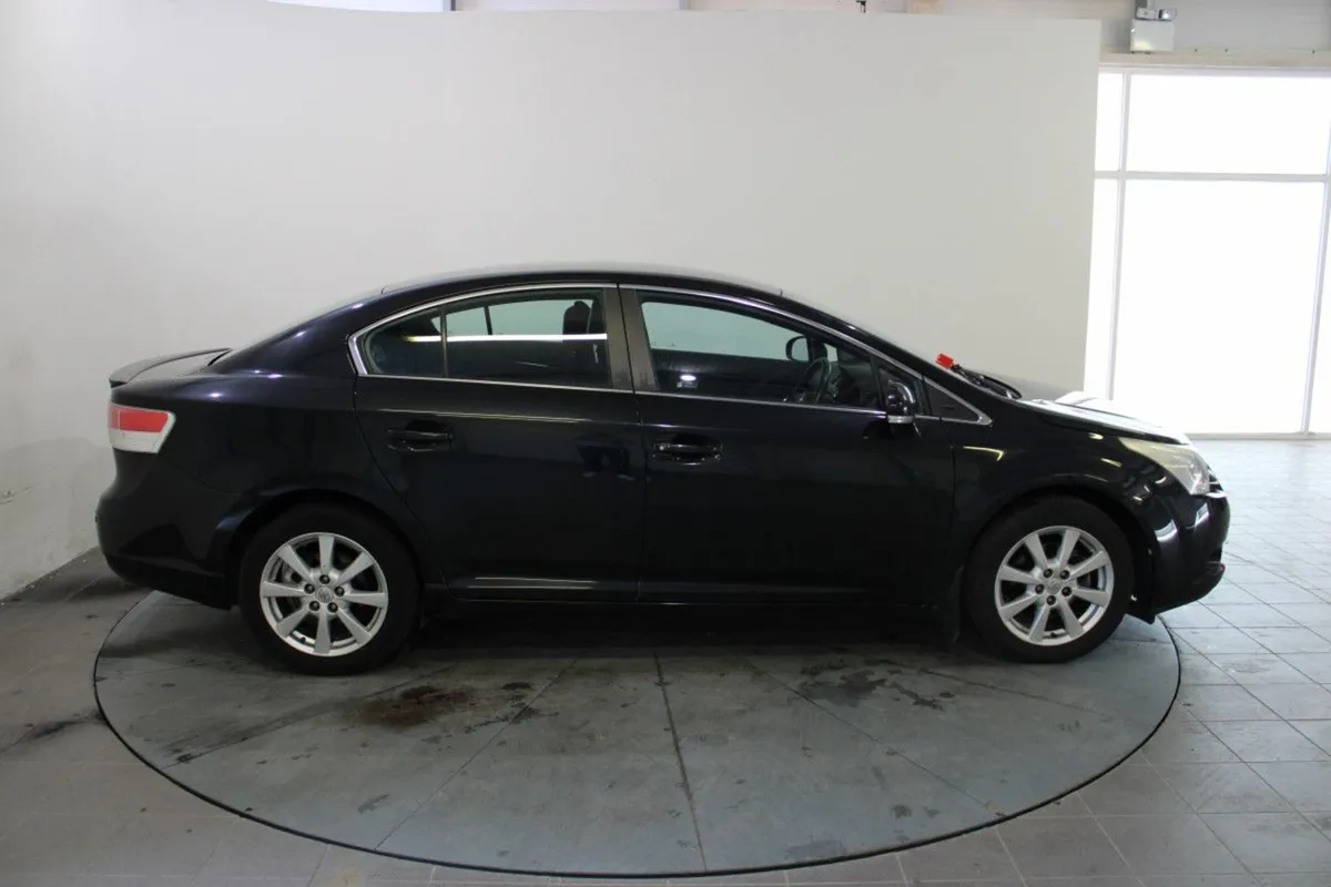 Toyota Avensis 2.0 D-4d DPF 125 BHP Aura - Image 3